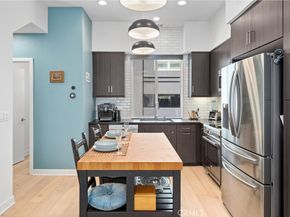 206 Alamo Court, Long Beach CA 90802