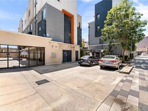 206 Alamo Court, Long Beach CA 90802