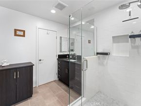 206 Alamo Court, Long Beach CA 90802