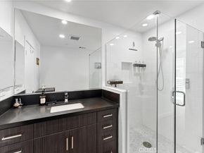 206 Alamo Court, Long Beach CA 90802