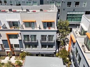 206 Alamo Court, Long Beach CA 90802