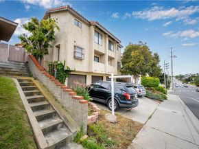 2061 Chatsworth 5, San Diego CA 92107