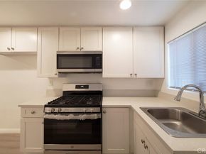 2020 W 23 Street 17, Long Beach CA 90810