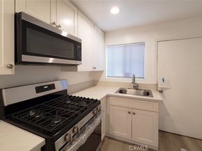 2020 W 23 Street 17, Long Beach CA 90810