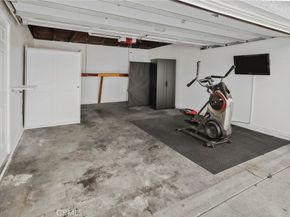 5860 Adenmoor Avenue, Lakewood CA 90713