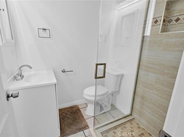 5860 Adenmoor Avenue, Lakewood CA 90713