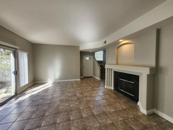 8597 Via Mallorca F, La Jolla CA 92037