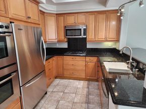 8597 Via Mallorca F, La Jolla CA 92037