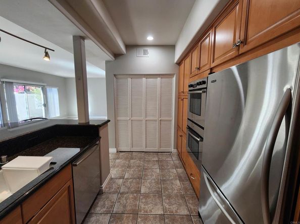 8597 Via Mallorca F, La Jolla CA 92037