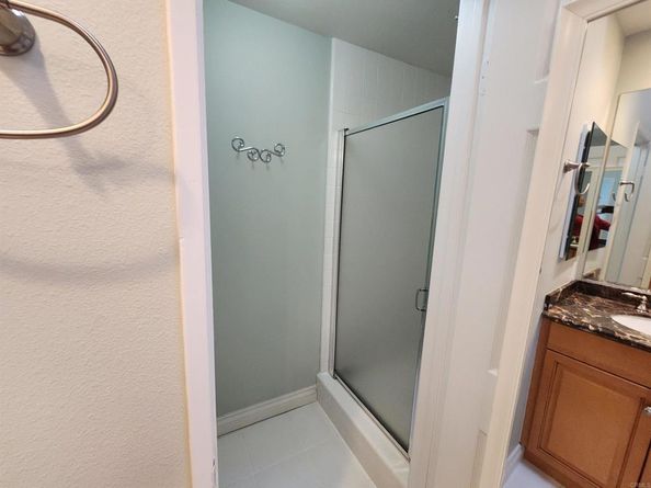 8597 Via Mallorca F, La Jolla CA 92037