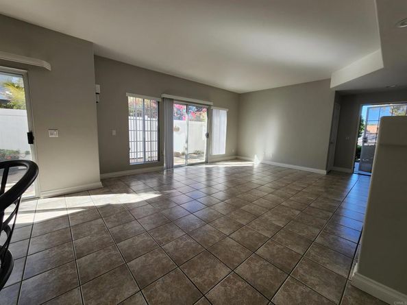 8597 Via Mallorca F, La Jolla CA 92037