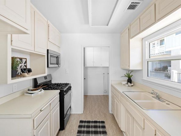 1010 Grand Avenue, Carlsbad CA 92008
