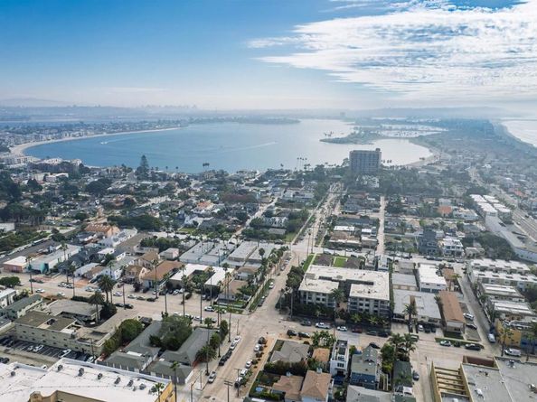 876 Thomas Avenue, San Diego CA 92109