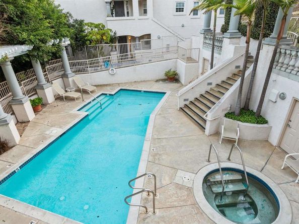 2894 Torrey Pines Rd, La Jolla CA 92037