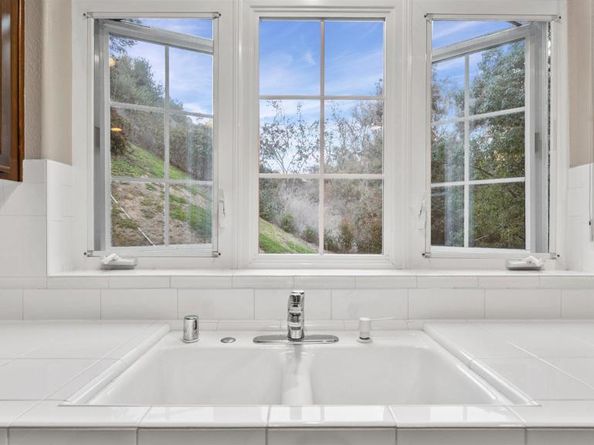 2894 Torrey Pines Rd, La Jolla CA 92037