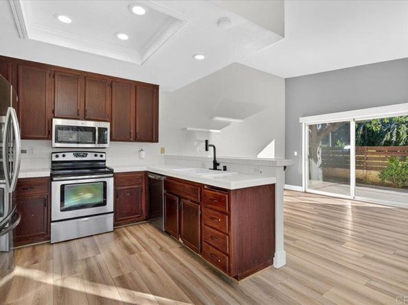 135 Neptune Place, Escondido CA 92026