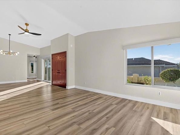 135 Neptune Place, Escondido CA 92026