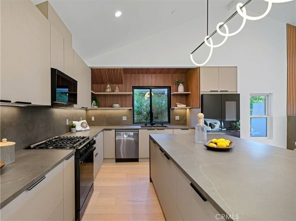 1160 S Lucerne Boulevard, Los Angeles CA 90019