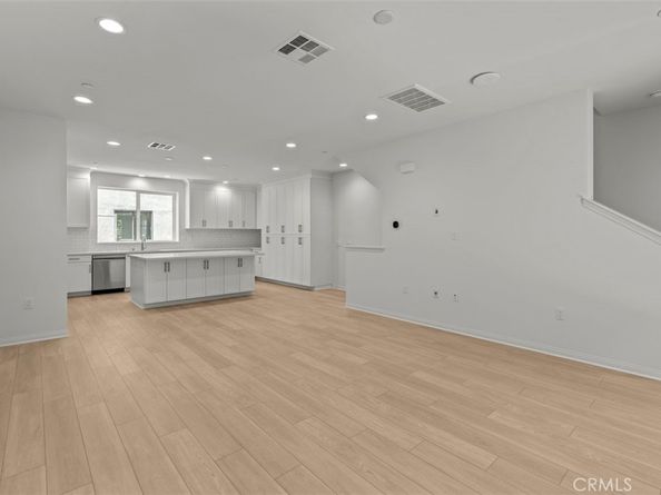 5868 Linden Ave Avenue 6, Long Beach CA 90805