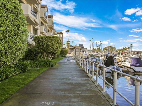 4165 Warner Avenue 202, Huntington Beach CA 92649