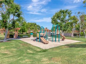 17 Oxford 28, Irvine CA 92612