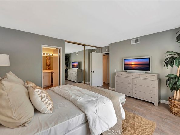 17 Oxford 28, Irvine CA 92612