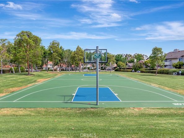 17 Oxford 28, Irvine CA 92612