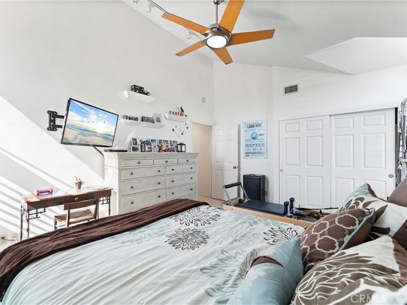 39 Foxboro, Irvine CA 92614