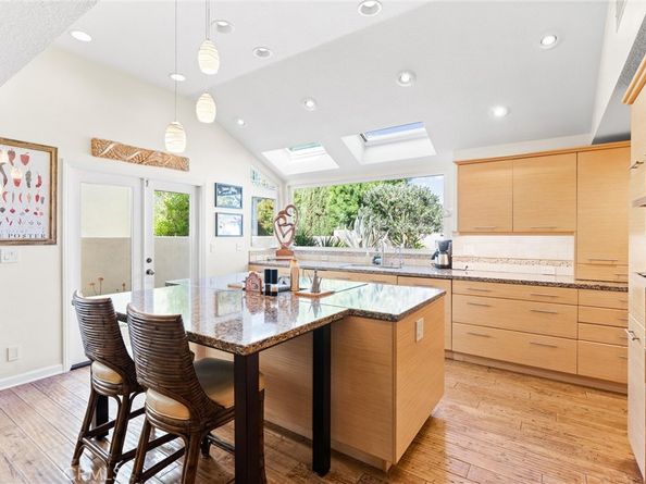 39 Foxboro, Irvine CA 92614