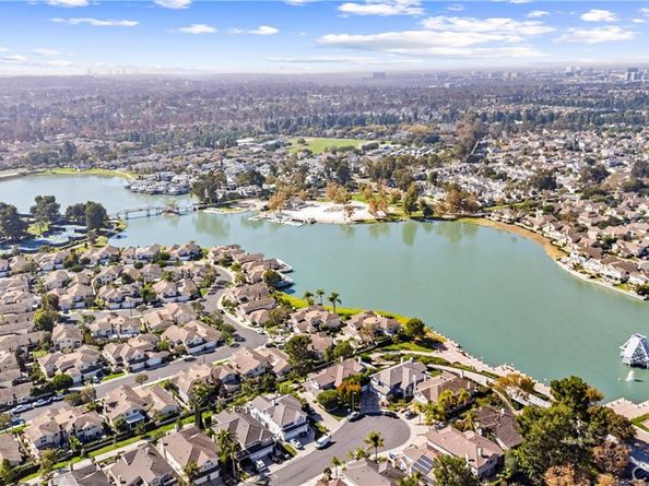 39 Foxboro, Irvine CA 92614