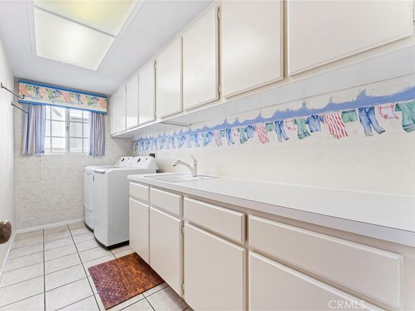 39 Foxboro, Irvine CA 92614