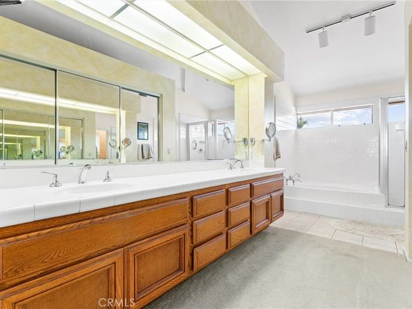 39 Foxboro, Irvine CA 92614