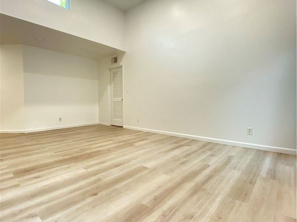 18645 Hatteras Street 278, Tarzana CA 91356