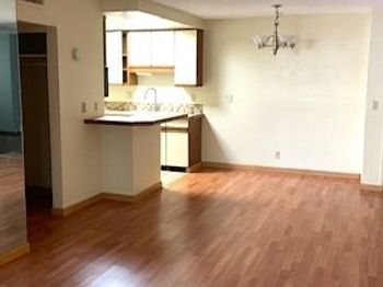 564 N Bellflower Boulevard