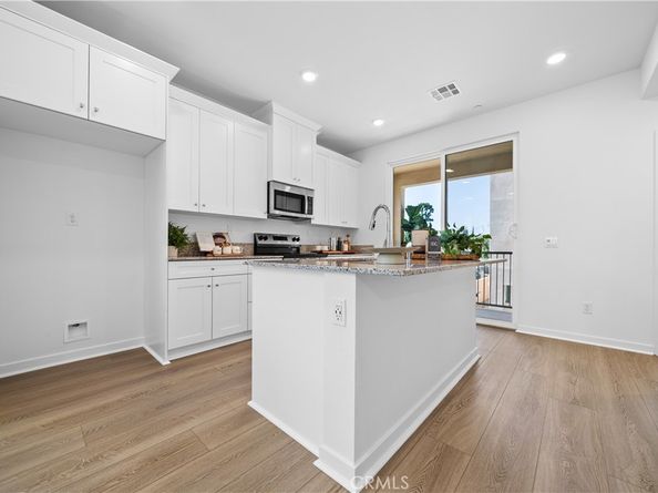 9423 N Sepulveda Blvd 1, North Hills CA 91343