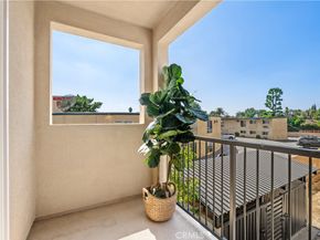 9423 N Sepulveda Blvd 1, North Hills CA 91343