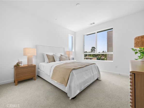 9423 N Sepulveda Blvd 1, North Hills CA 91343