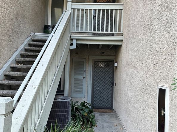 7050 Shoup Avenue 208, Canoga Park CA 91303