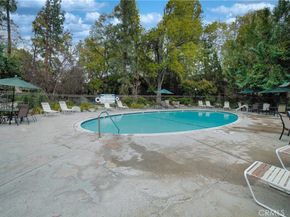 7050 Shoup Avenue 208, Canoga Park CA 91303