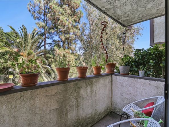 1832 Oak Tree Drive 13, Los Angeles CA 90041