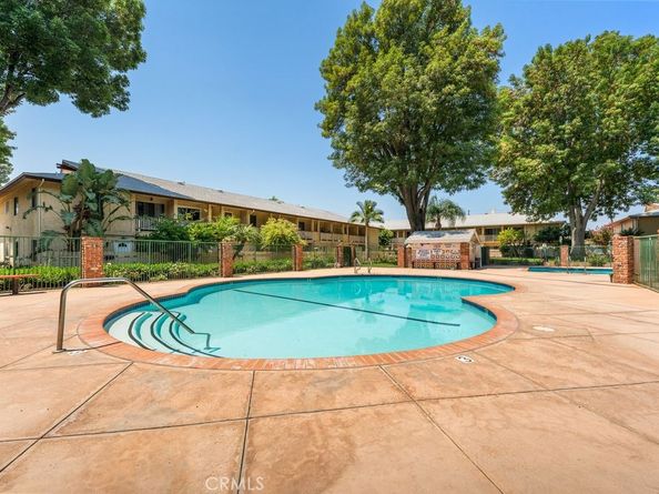 18411 Strathern Street 1, Reseda CA 91335