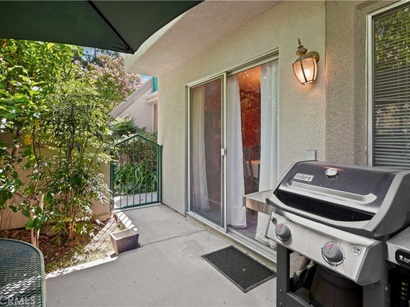 18526 Mayall Street L, Northridge CA 91324