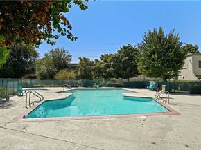 18526 Mayall Street L, Northridge CA 91324