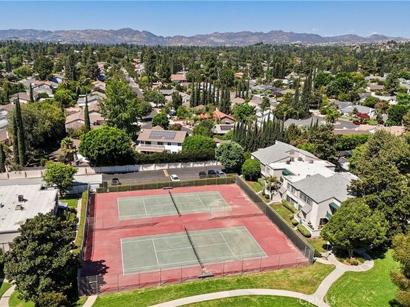 18526 Mayall Street L, Northridge CA 91324