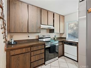 18526 Mayall Street L, Northridge CA 91324