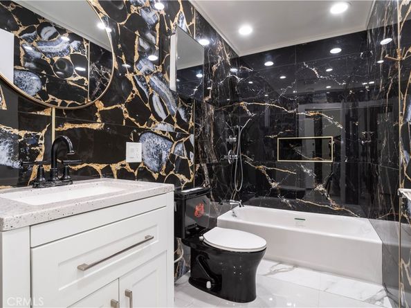 13331 Moorpark Street 319, Sherman Oaks CA 91423