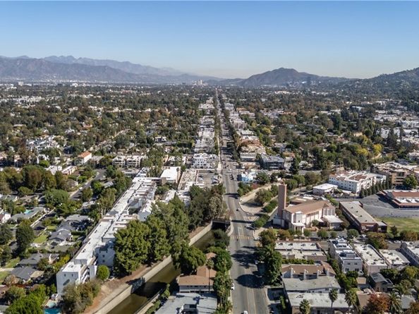 13331 Moorpark Street 319, Sherman Oaks CA 91423