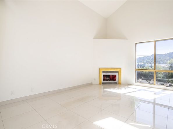 13331 Moorpark Street 319, Sherman Oaks CA 91423