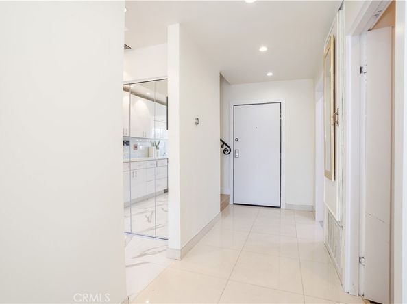 13331 Moorpark Street 319, Sherman Oaks CA 91423