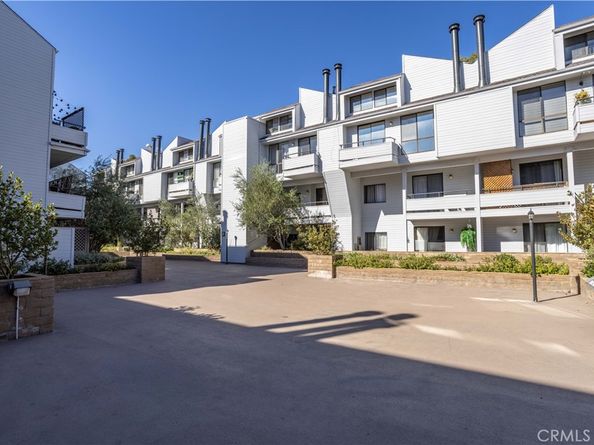 13331 Moorpark Street 319, Sherman Oaks CA 91423